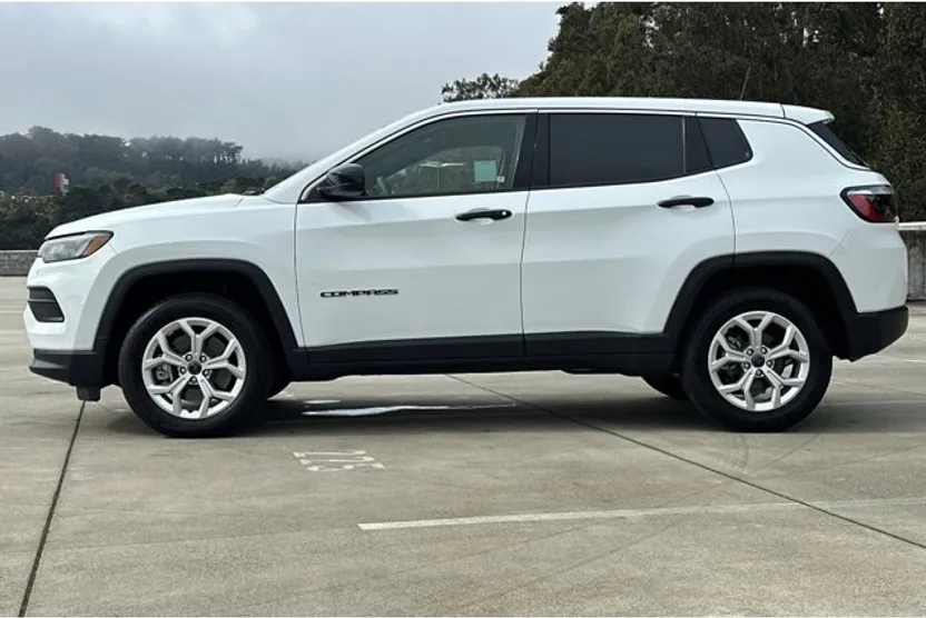 2025 Jeep Compass Sport photo 1