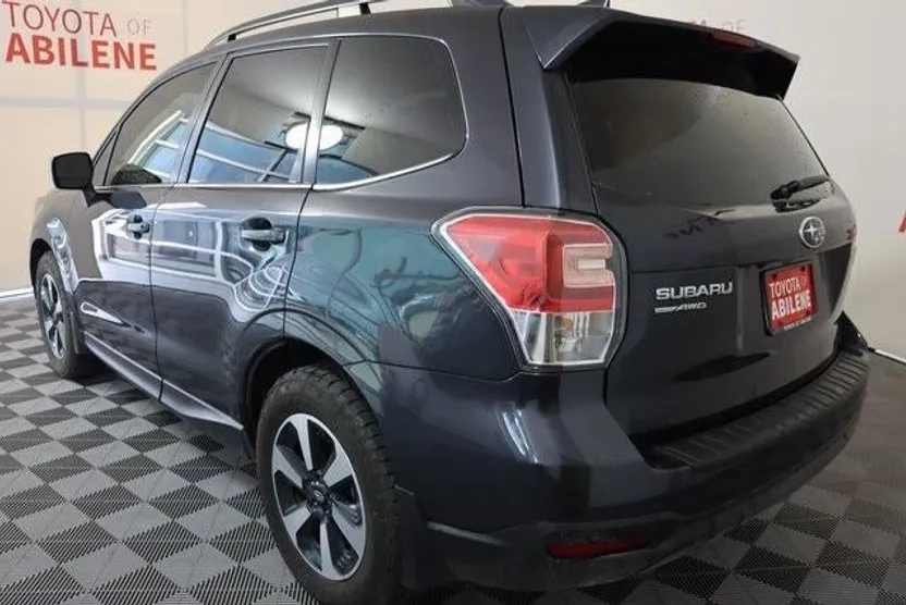 2017 Subaru Forester Limited photo 1