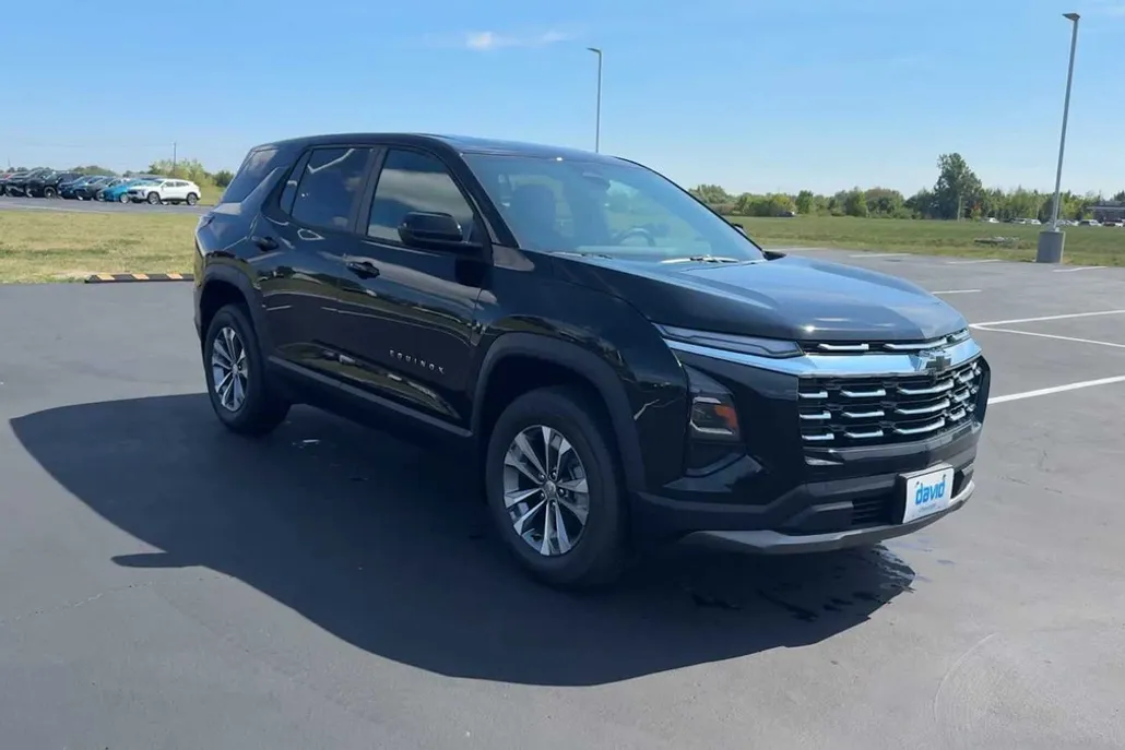 2026 Chevrolet Equinox LT photo 1