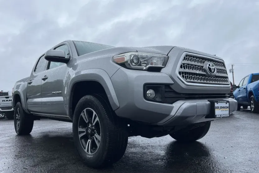 2016 Toyota Tacoma SR5 photo 1
