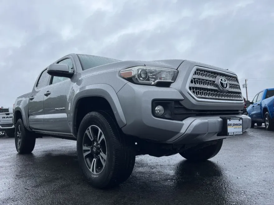 2016 Toyota Tacoma SR5 V6 photo 1