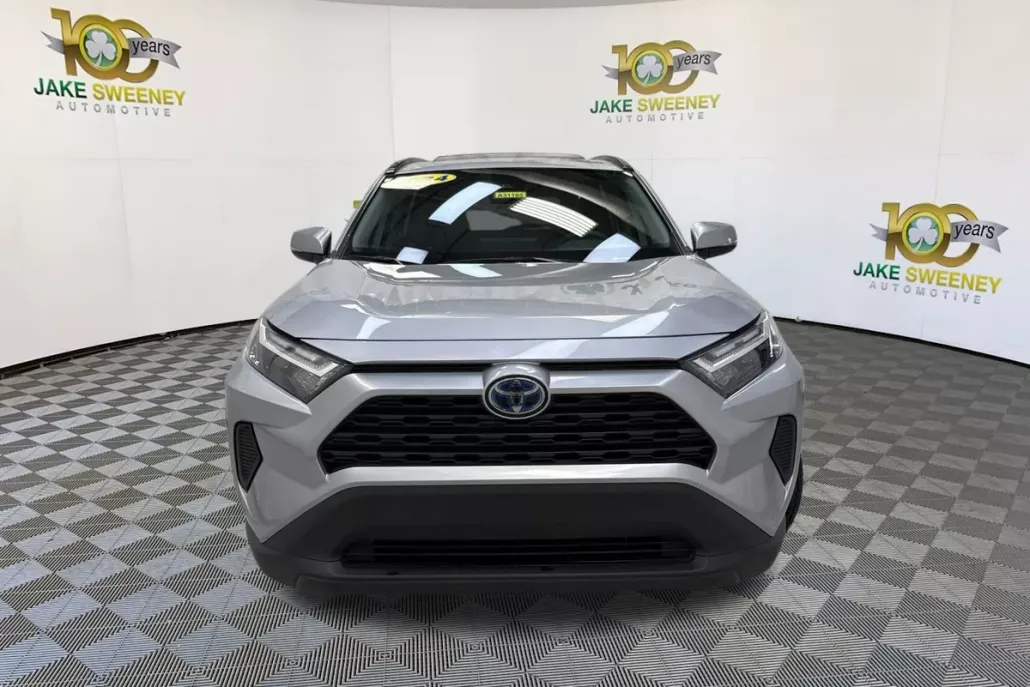 2024 Toyota RAV4 Hybrid XLE photo 1
