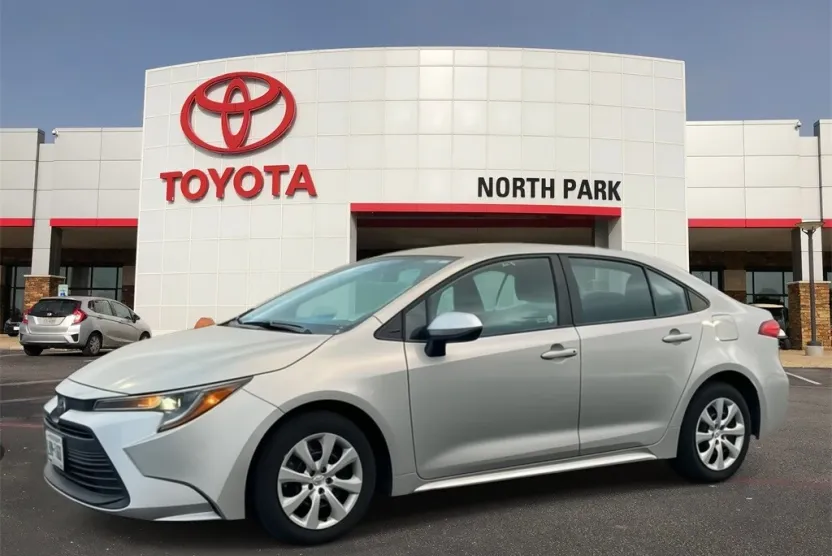 2024 Toyota Corolla LE photo 1