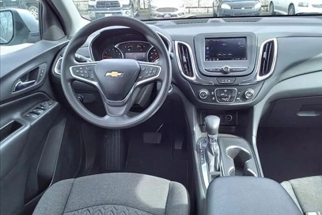 2022 Chevrolet Equinox LT photo 1