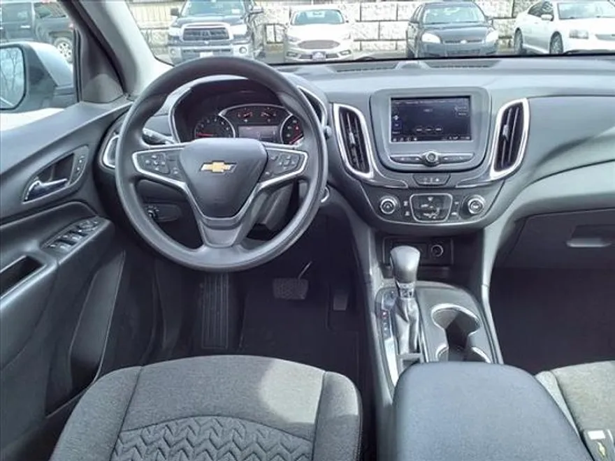 2022 Chevrolet Equinox LT photo 1
