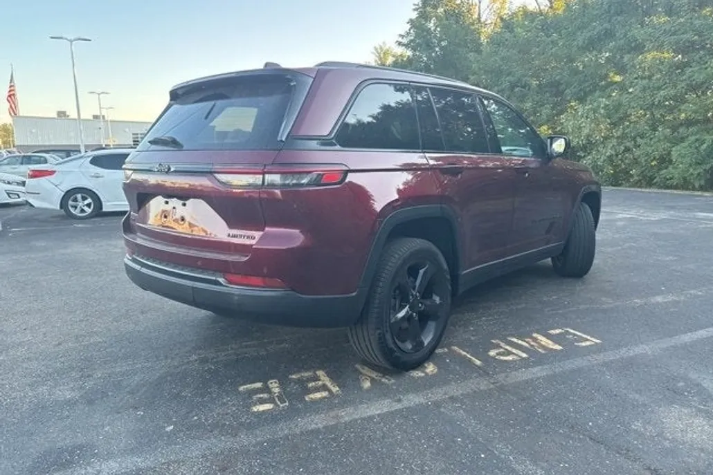 2024 Jeep Grand Cherokee Limited photo 1