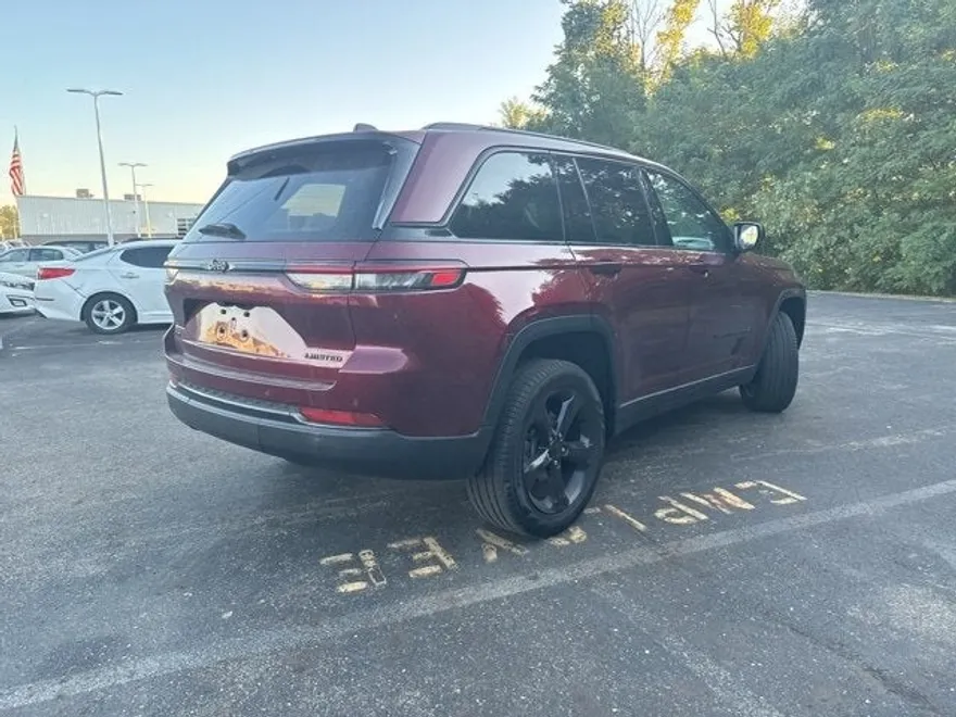 2024 Jeep Grand Cherokee Limited photo 1