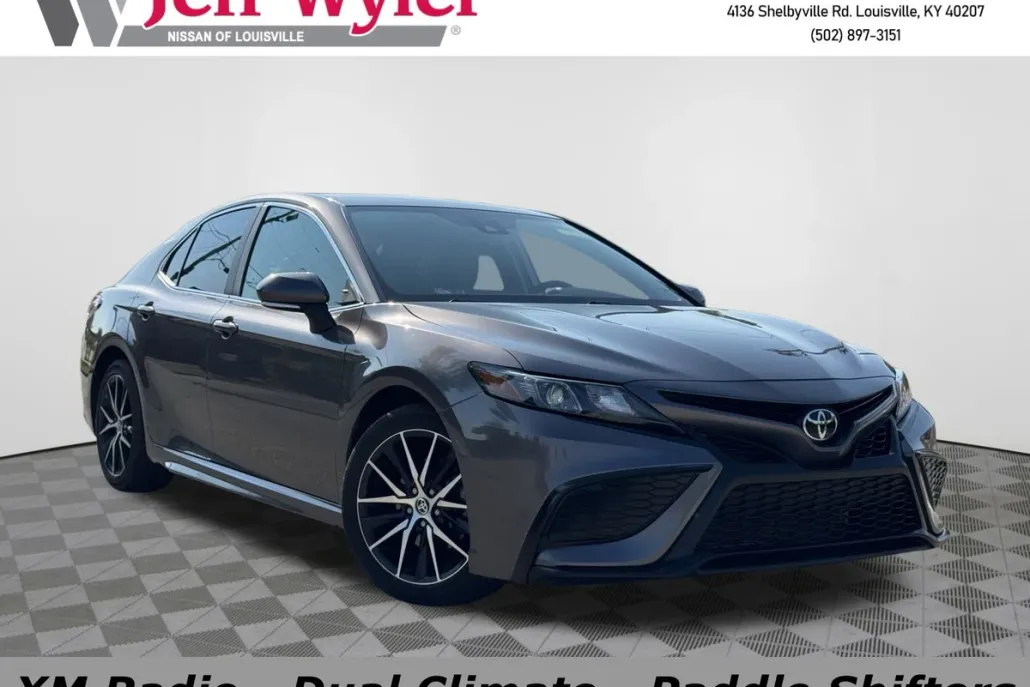 2022 Toyota Camry SE photo 1