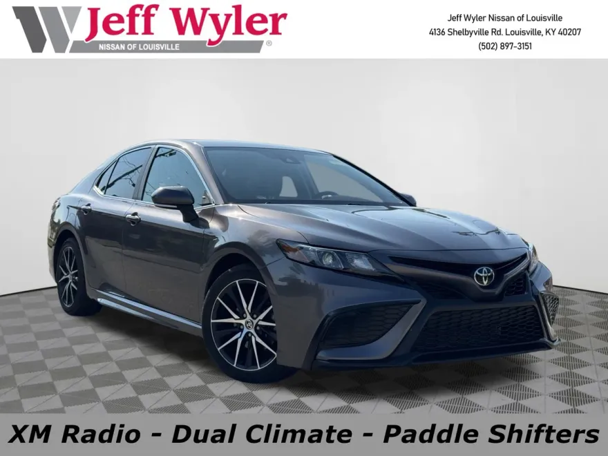 2022 Toyota Camry SE photo 1