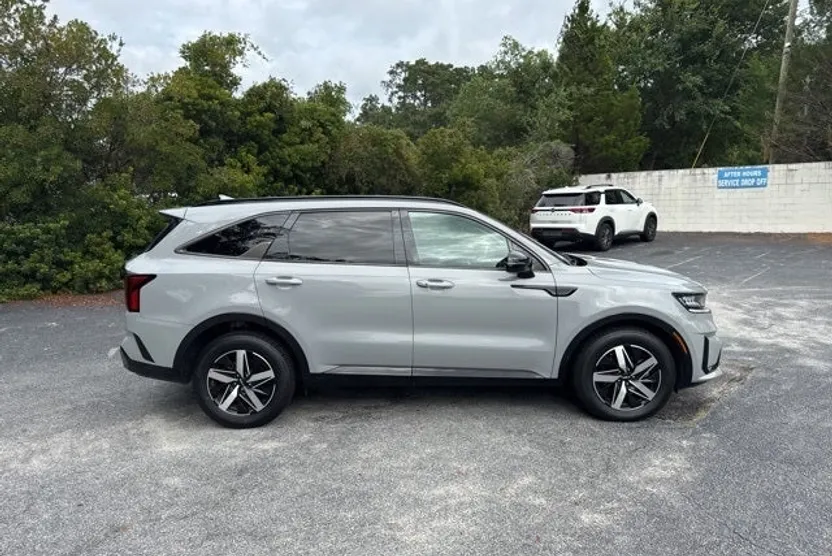 2022 Kia Sorento EX photo 1