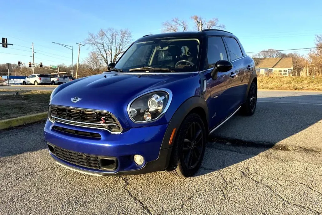 2016 Mini Countryman S ALL4 photo 1