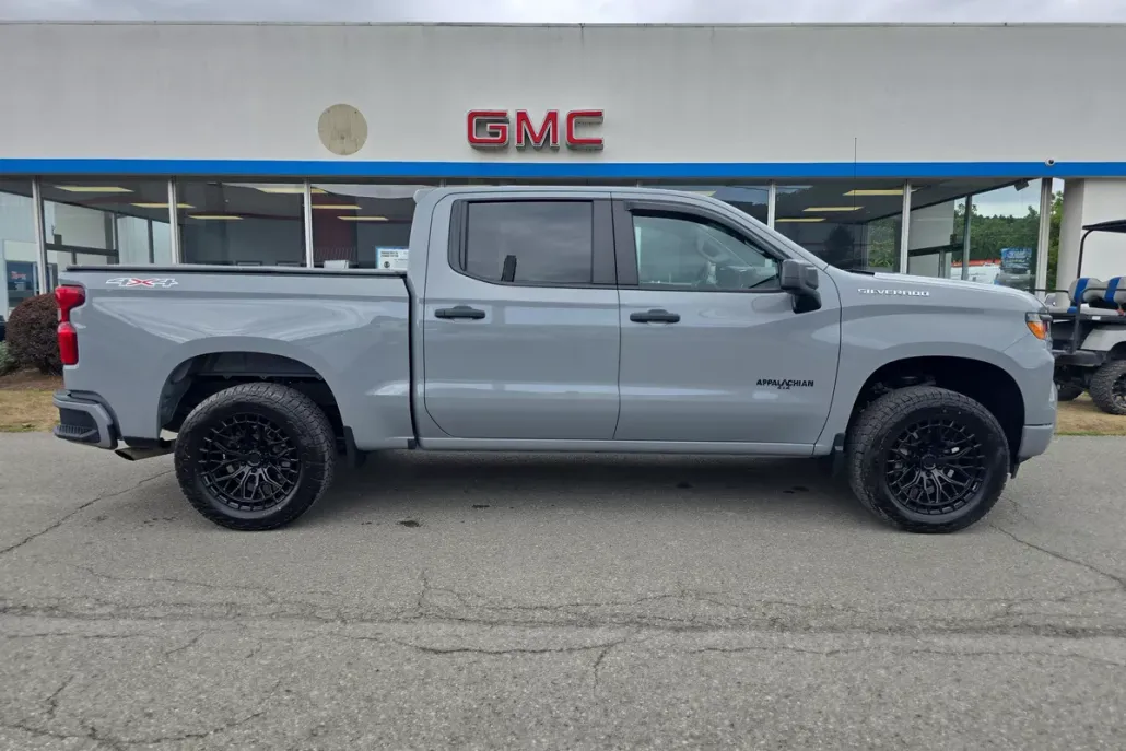 2024 Chevrolet Silverado 1500 Custom photo 1