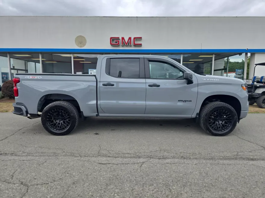 2024 Chevrolet Silverado 1500 Custom photo 1