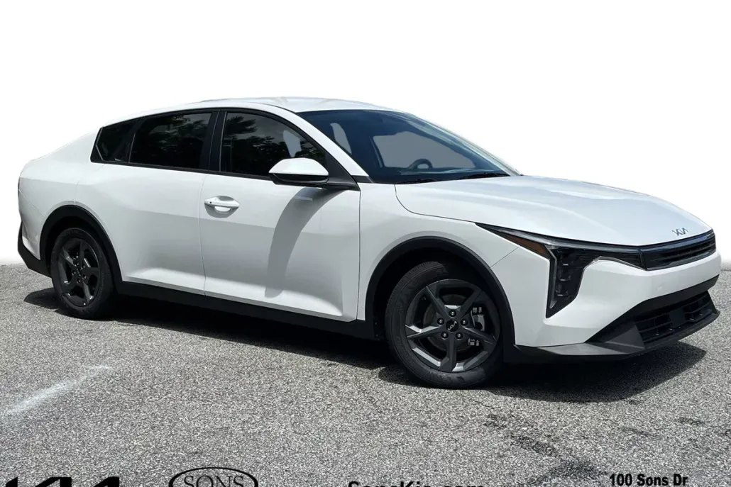 2025 Kia K4 LXS photo 1