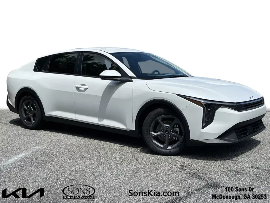 2025 Kia K4 LXS photo 1