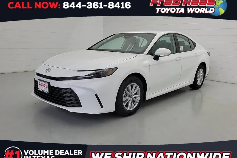 2025 Toyota Camry LE photo 1