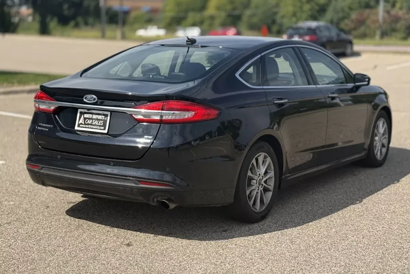 2017 Ford Fusion SE photo 1