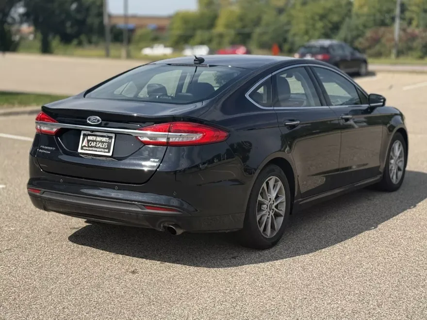 2017 Ford Fusion SE photo 1
