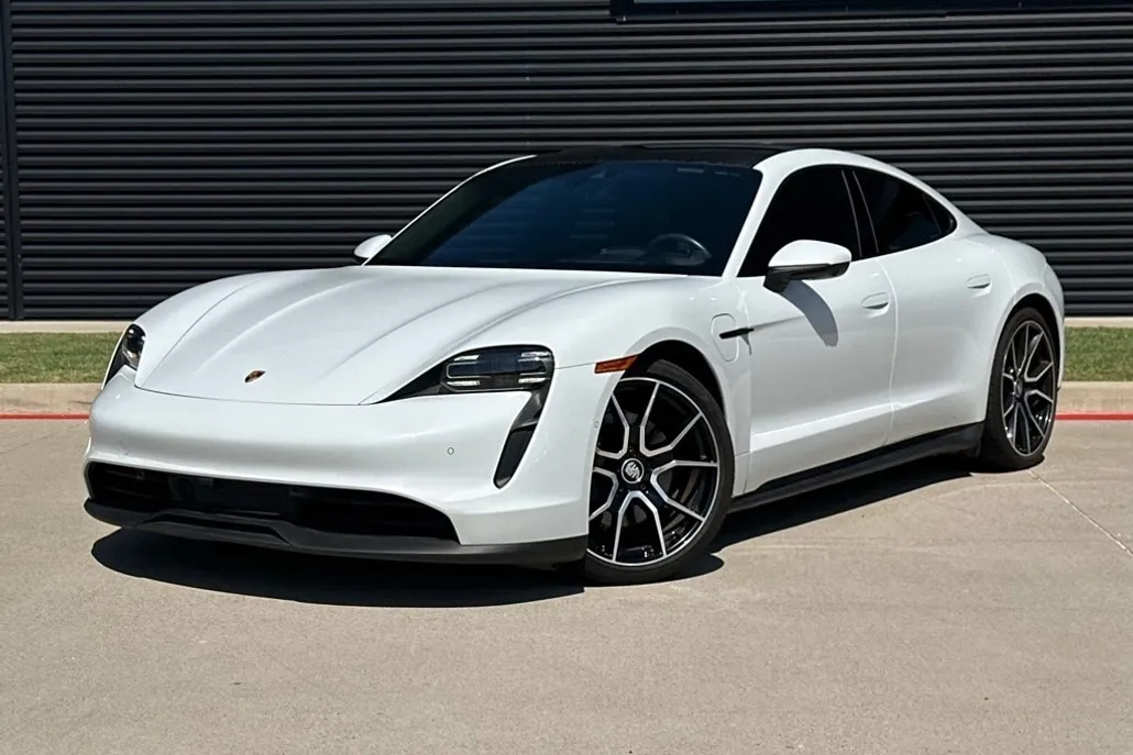 2023 Porsche Taycan photo 1