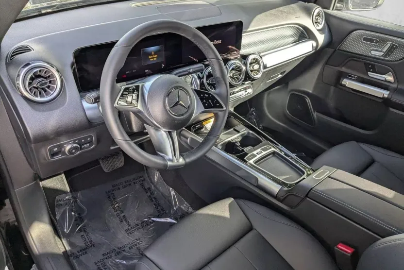 2025 Mercedes Benz GLB 250 photo 1