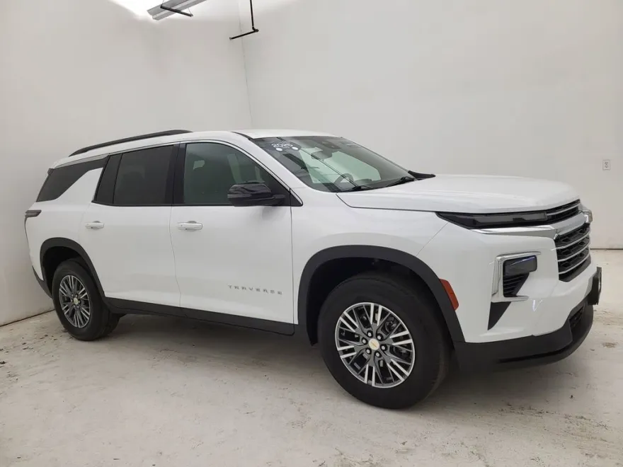 2025 Chevrolet Traverse photo 1