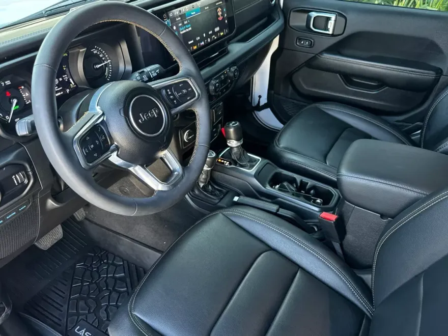 2024 Jeep Wrangler Sahara 4xe photo 11
