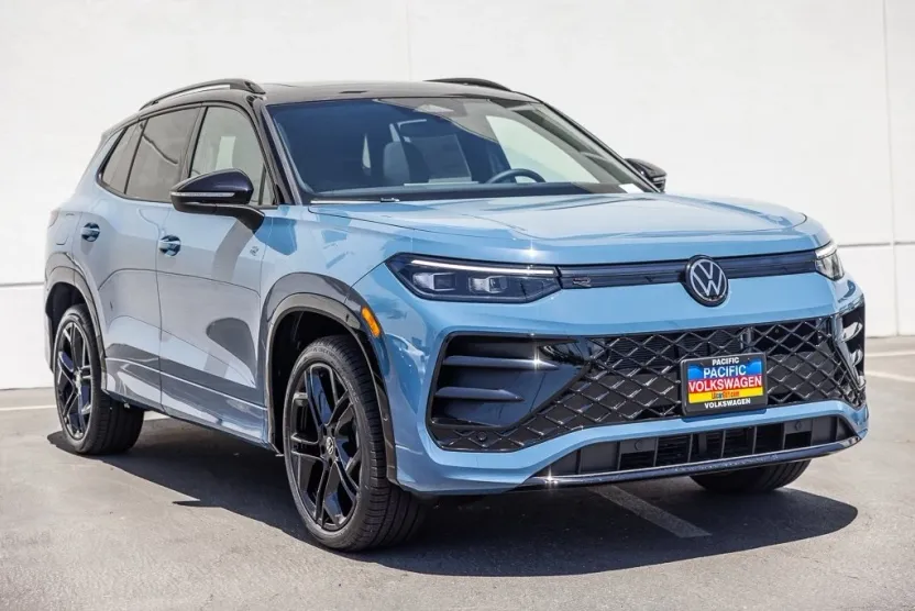 2025 Volkswagen Tiguan SE R-Line Black photo 1