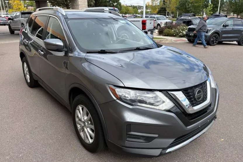 2020 Nissan Rogue SV photo 1