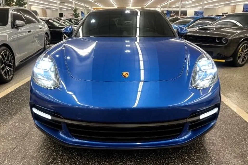 2017 Porsche Panamera photo 1