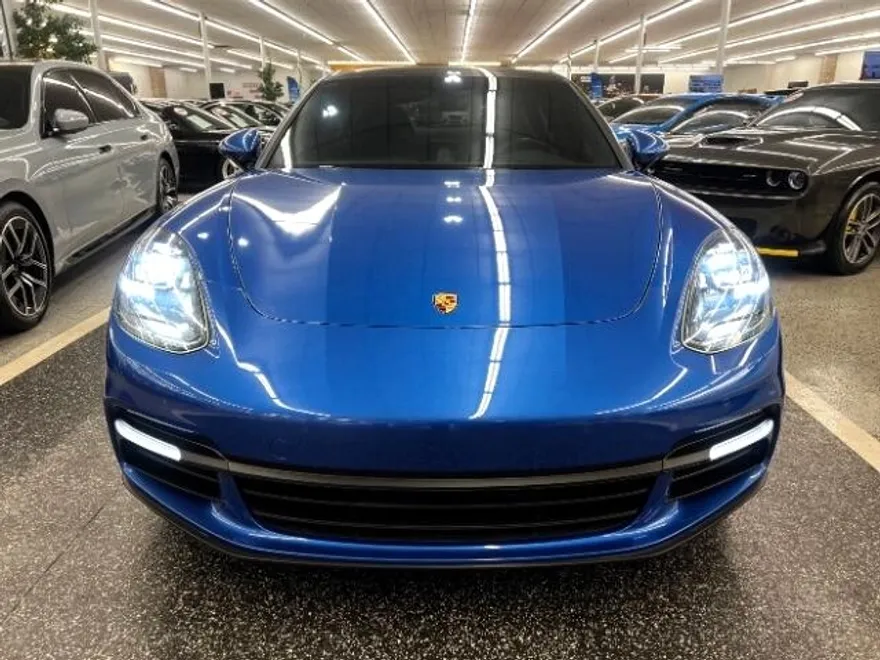 2017 Porsche Panamera photo 1