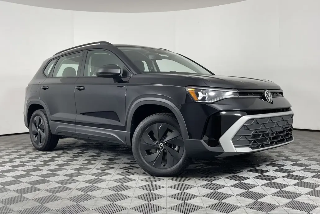 2025 Volkswagen Taos S photo 1