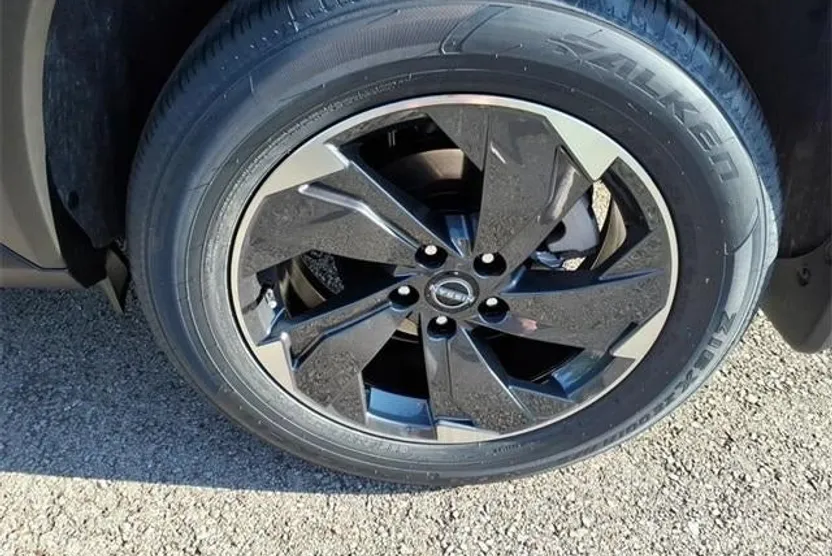 2026 Nissan Rogue SV photo 1