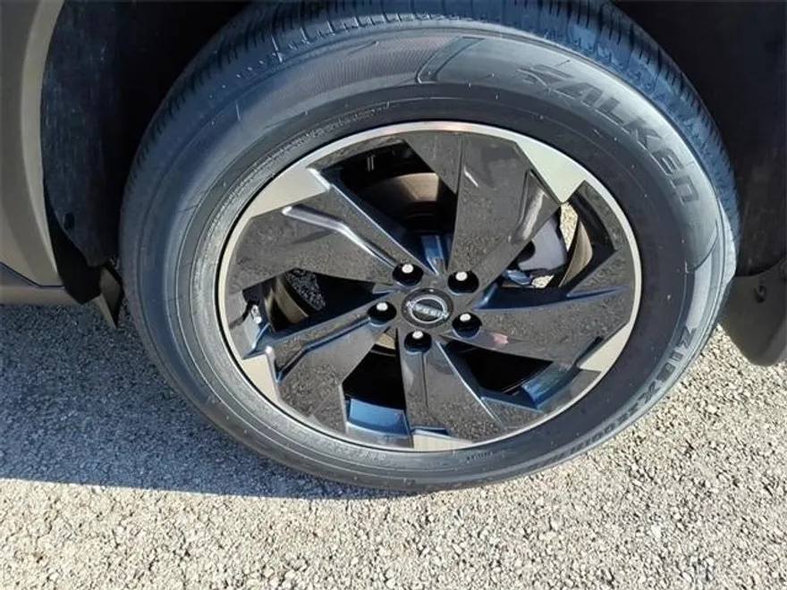 2026 Nissan Rogue SV photo 1