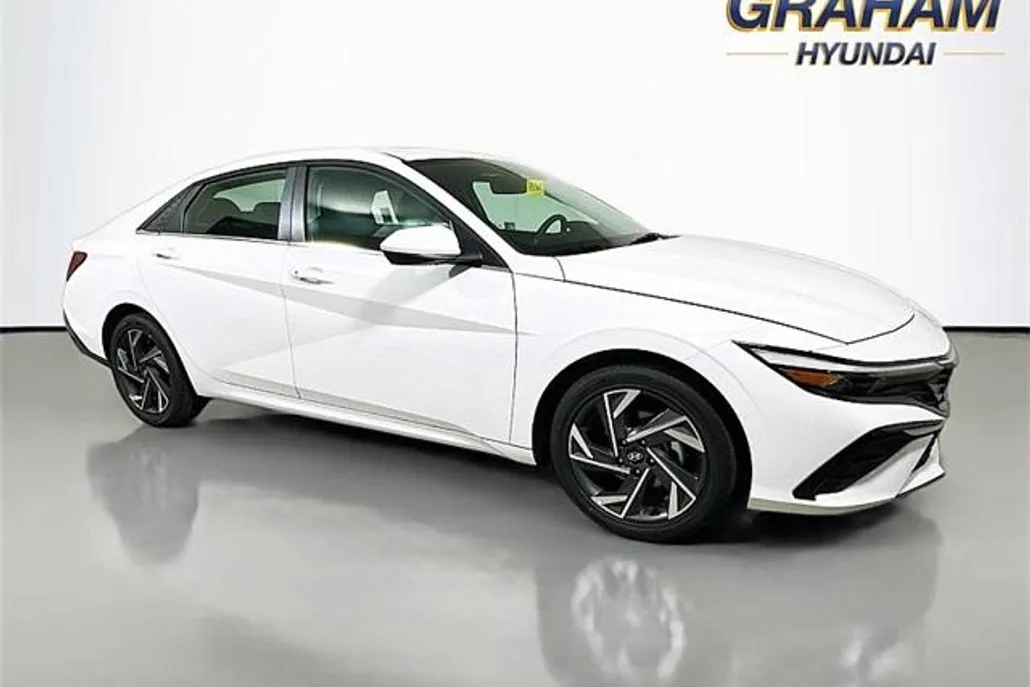 2025 Hyundai Elantra SEL Convenience photo 1
