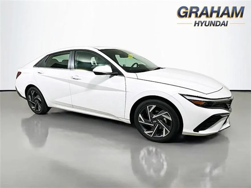 2025 Hyundai Elantra SEL Convenience photo 1