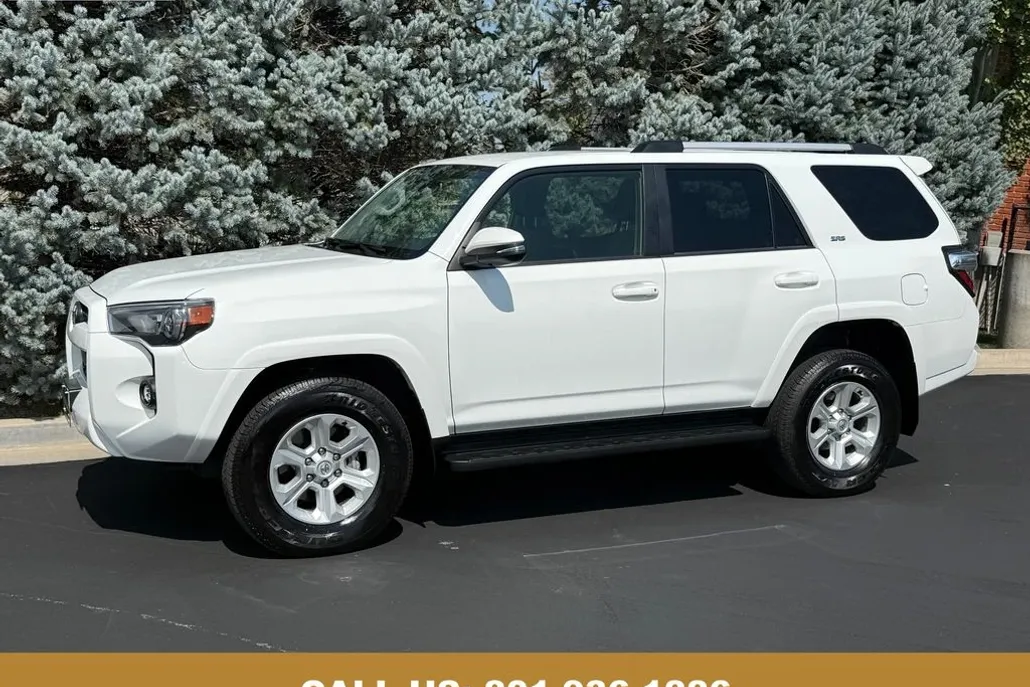 2024 Toyota 4Runner SR5 Premium photo 1