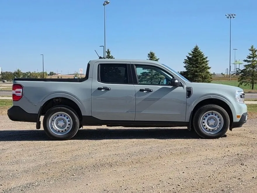 2024 Ford Maverick XL photo 1