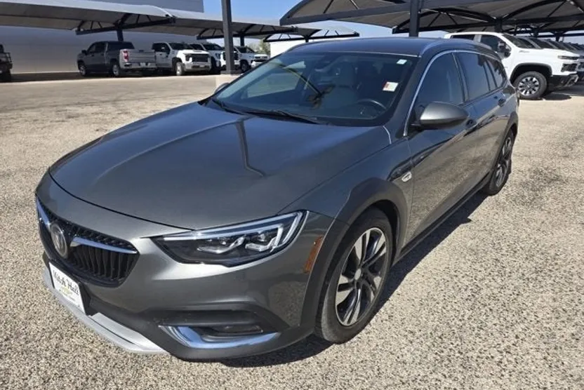 2018 Buick Regal TourX Essence photo 1