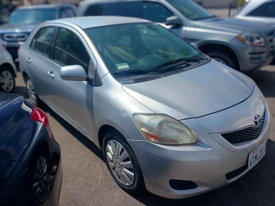 2012 Toyota Yaris photo 1