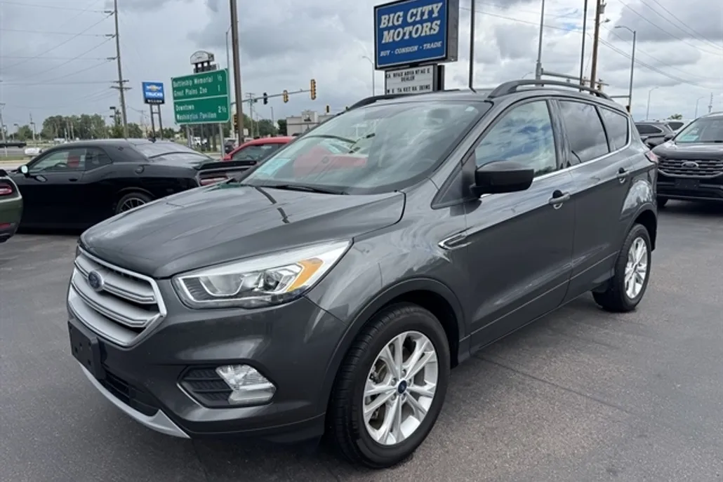 2019 Ford Escape SEL photo 1