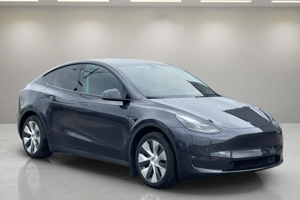 2024 Tesla Model Y Long Range photo 1