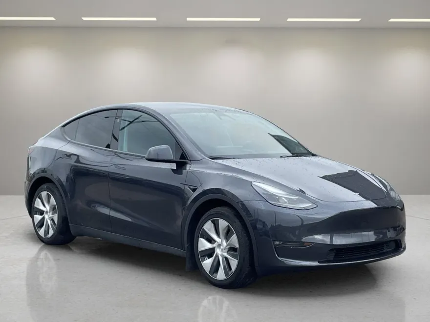 2024 Tesla Model Y Long Range photo 1