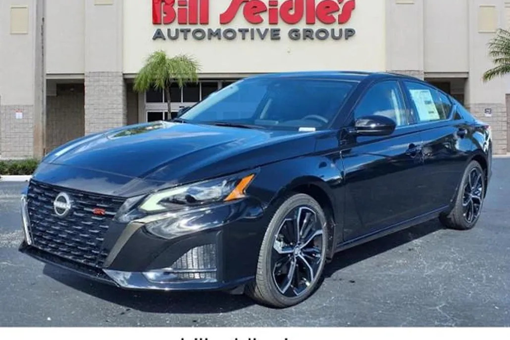 2025 Nissan Altima SR photo 1