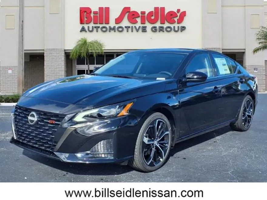 2025 Nissan Altima SR photo 1