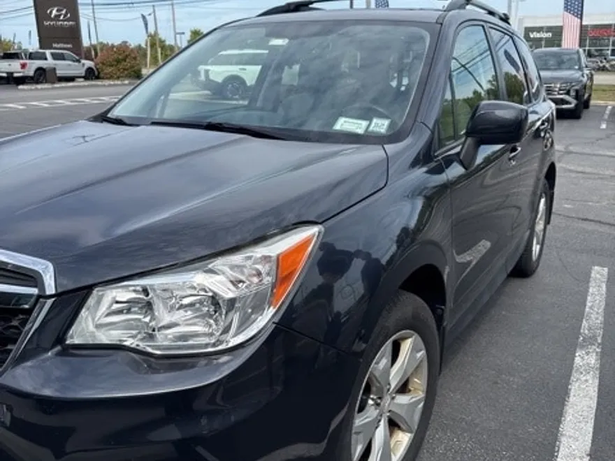 2015 Subaru Forester 2.5i Premium photo 1