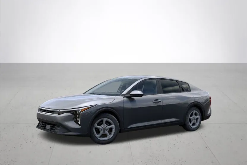 2025 Kia K4 LXS photo 1