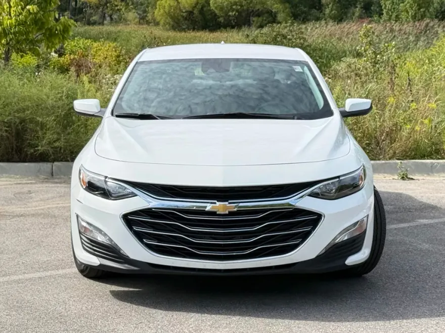 2024 Chevrolet Malibu 1LT photo 1