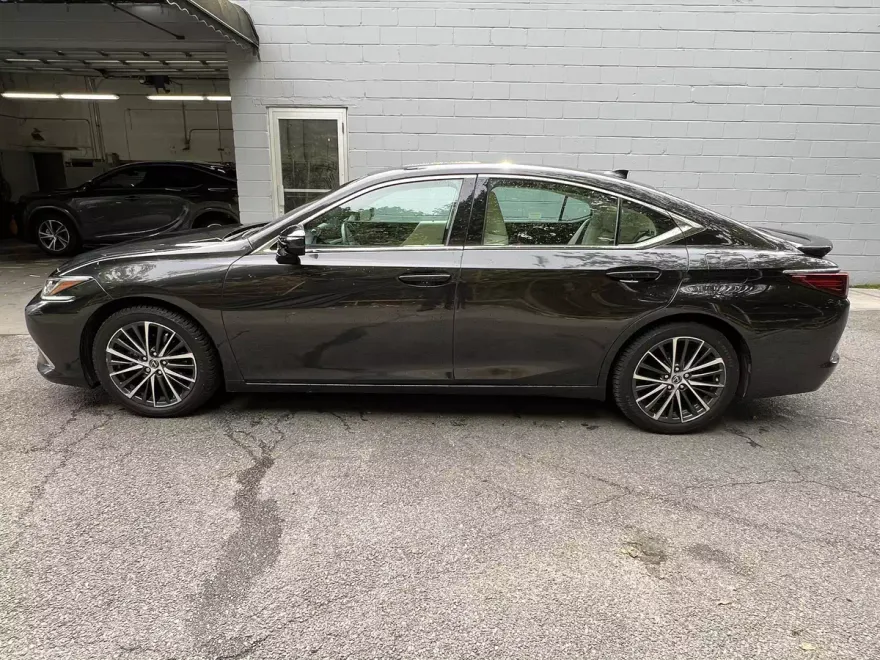 2022 Lexus ES 350 photo 1