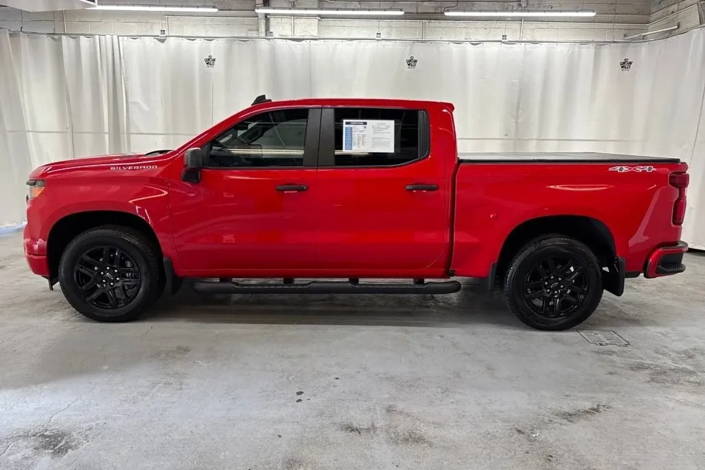 2025 Chevrolet Silverado 1500 Custom photo 1