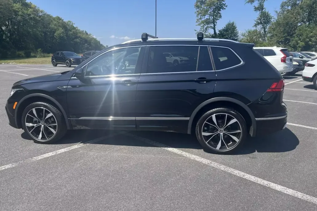 2024 Volkswagen Tiguan SEL R-Line Black photo 1